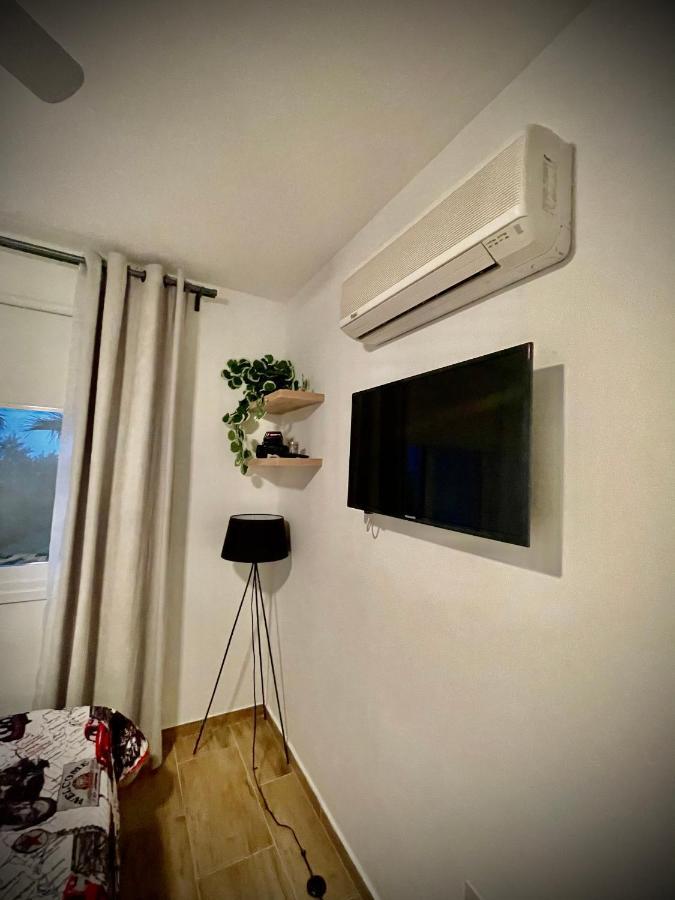 Coral Bay Modern Renovated Apartment By The Sea Пафос Экстерьер фото